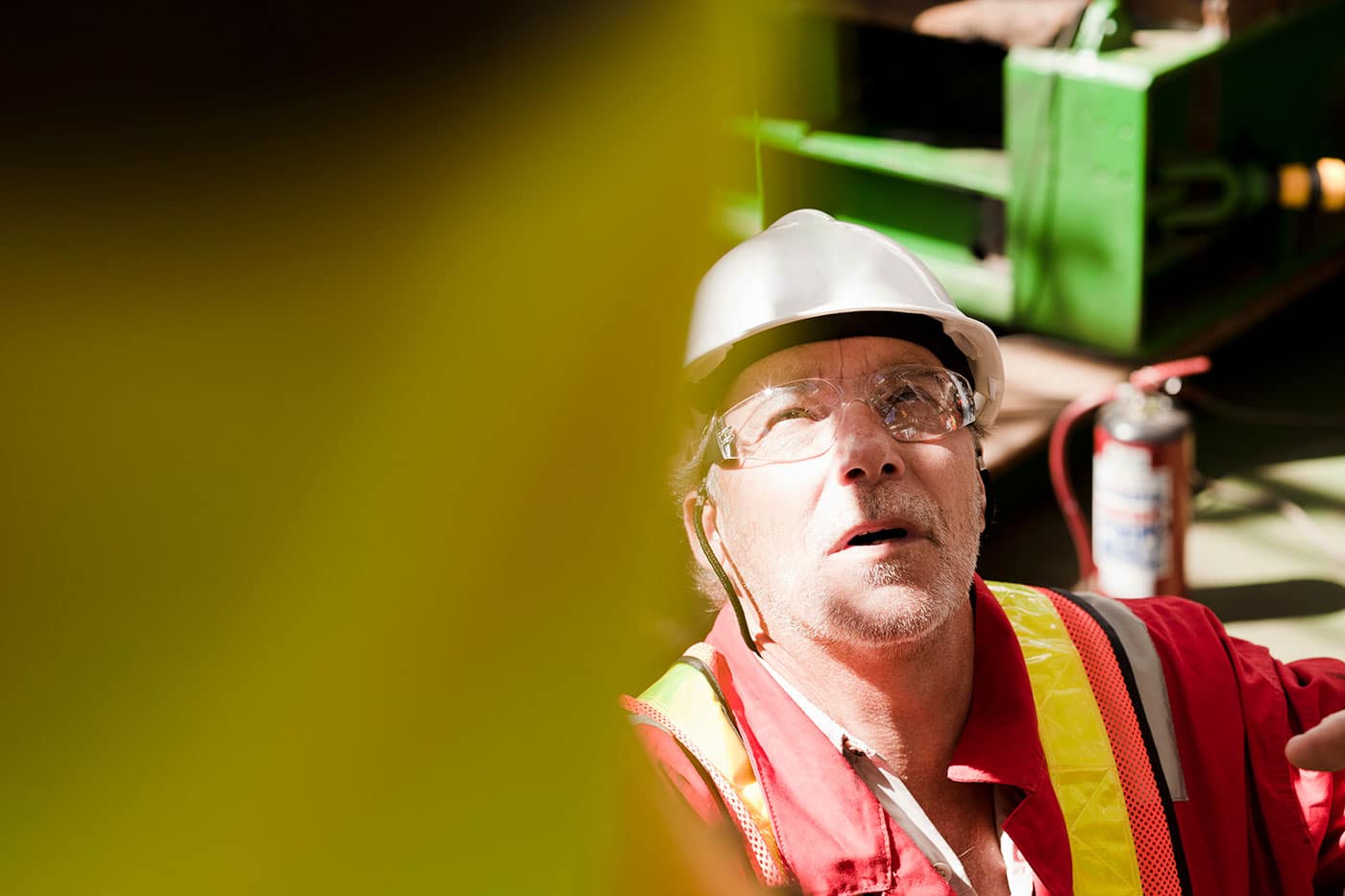 En stilladsarbejder den er i gang med at arbejde